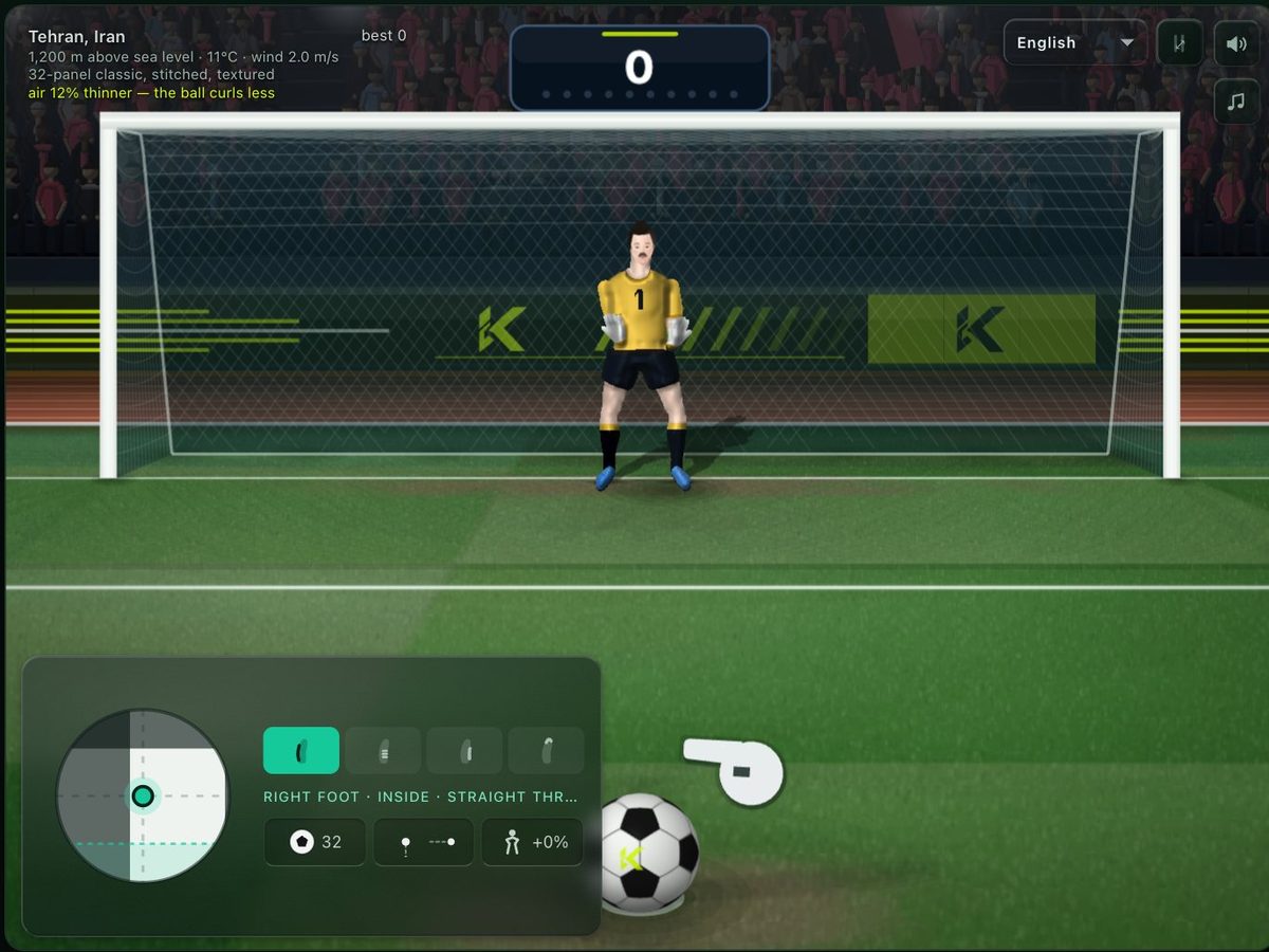 Spot Kick: il portiere aspetta in porta in uno stadio di Teheran, il pallone sul dischetto